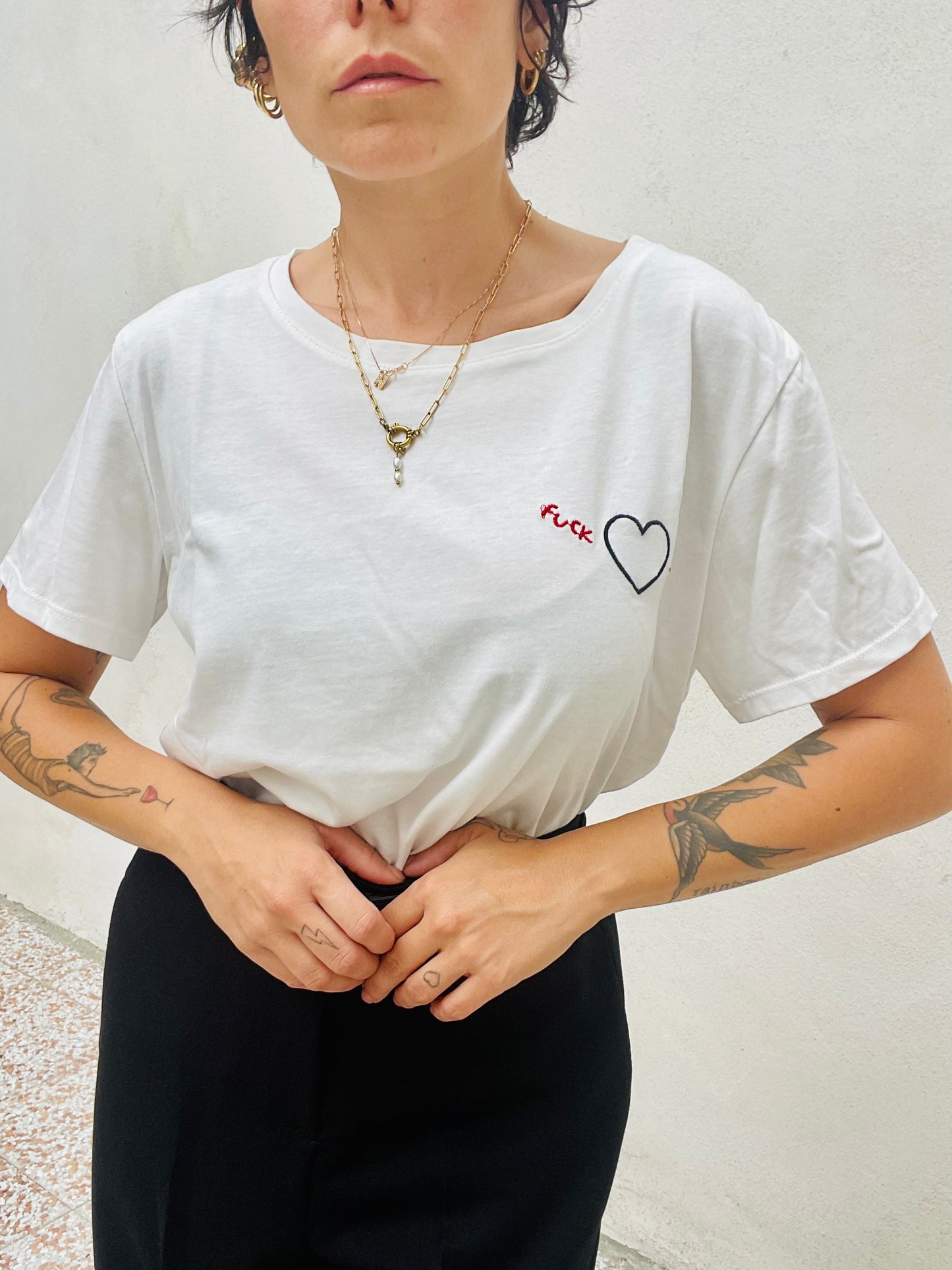 T-shirt “f**k you”