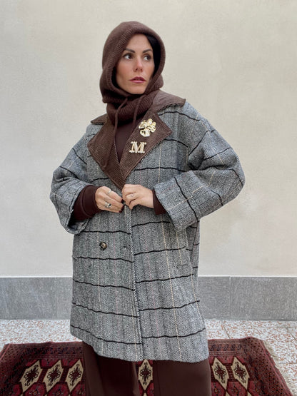 Cappotto spigato con spilla