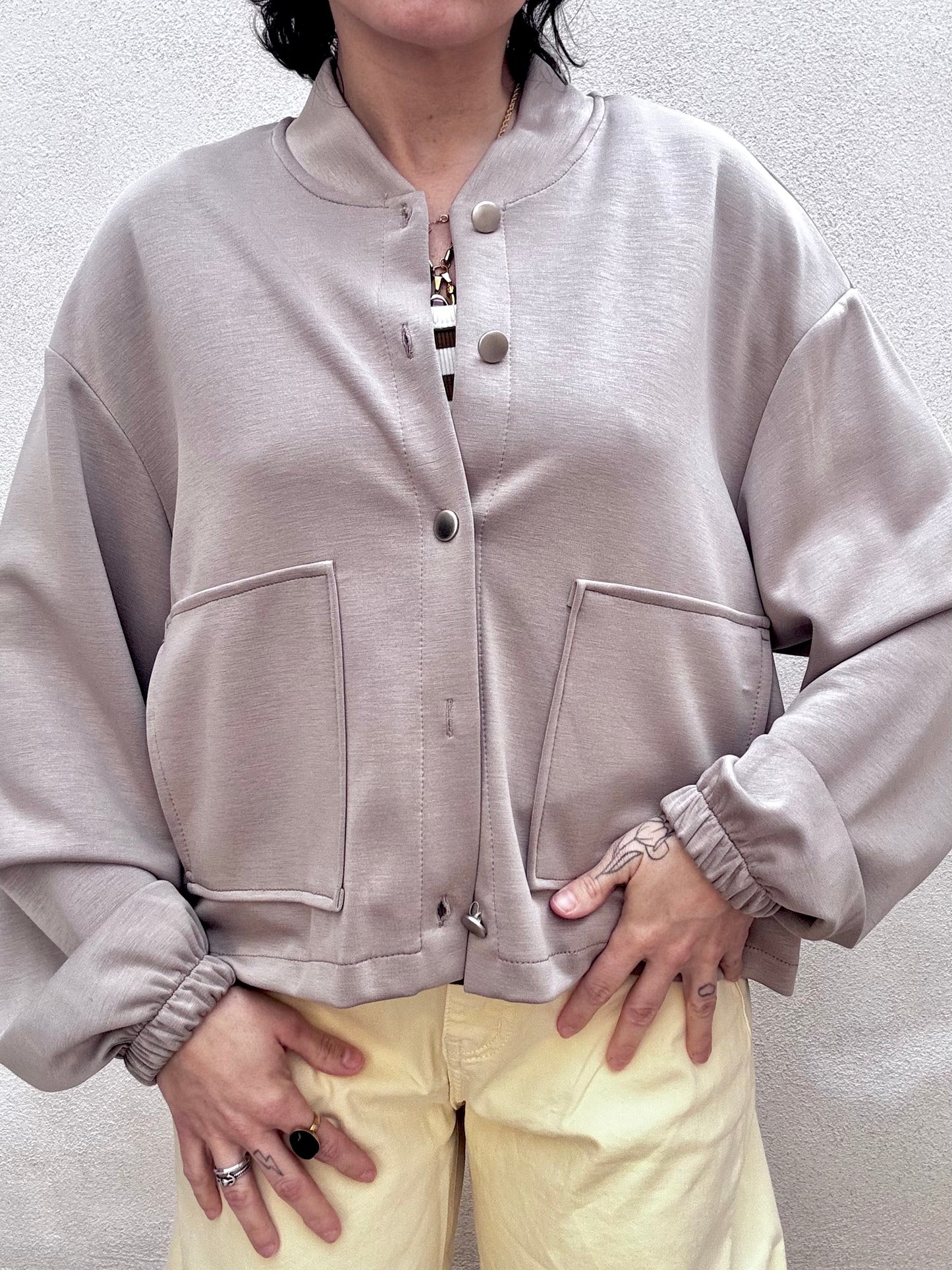 Bomber in scuba con tasche Tortora