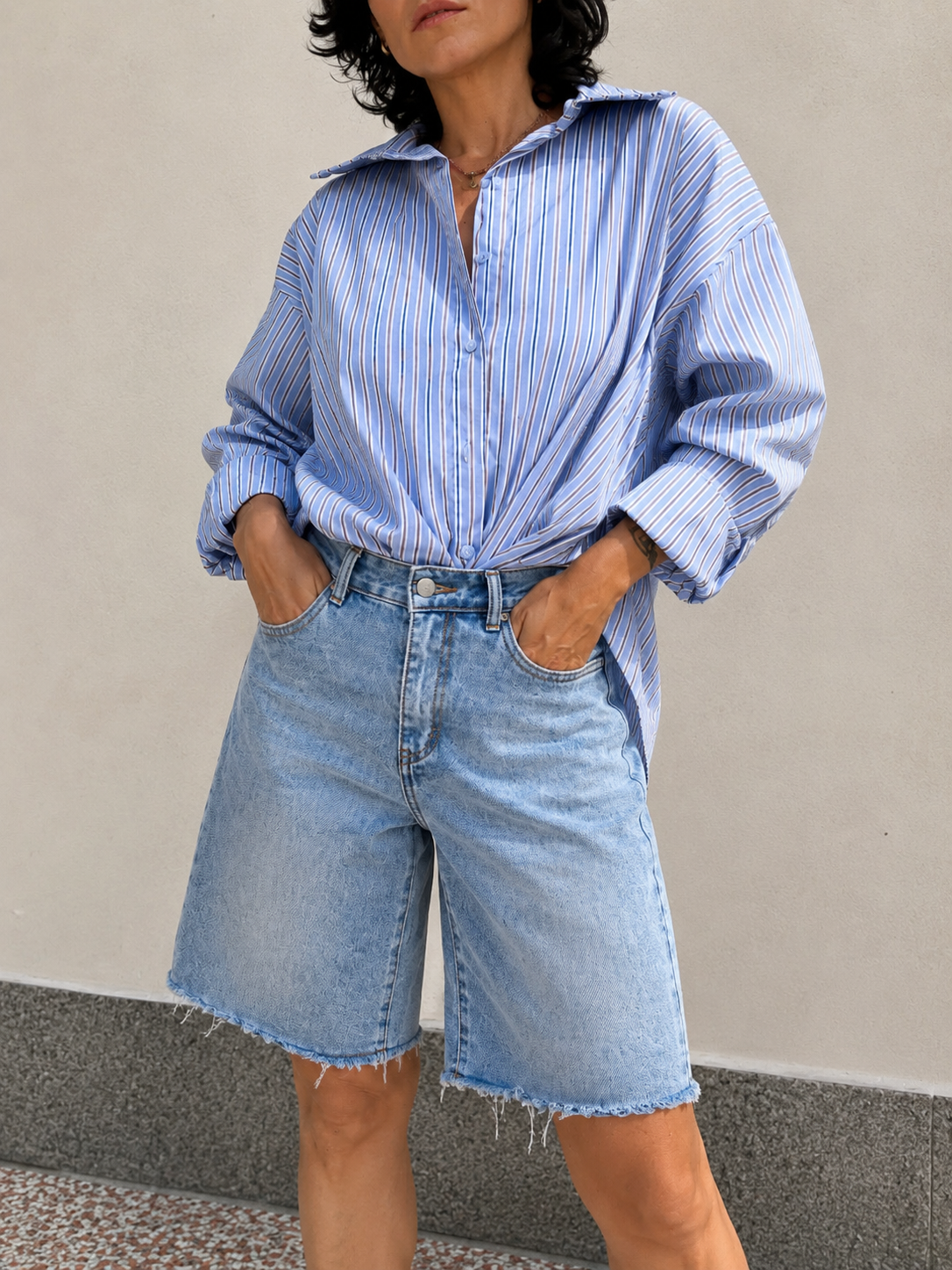 Camicia gessata con nodo