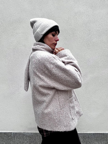 Cappottino con sciarpa panna