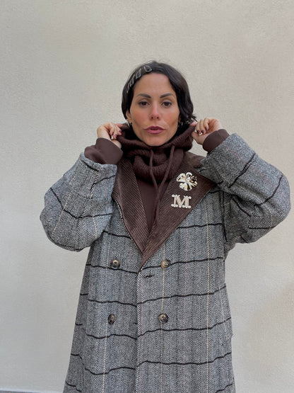 Cappotto spigato con spilla