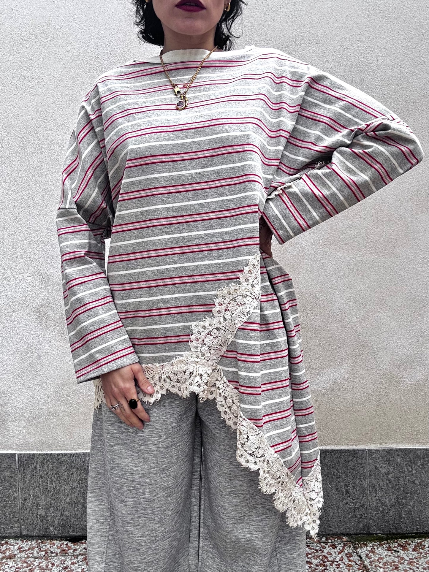 Maglia a righe con pizzo Grigio