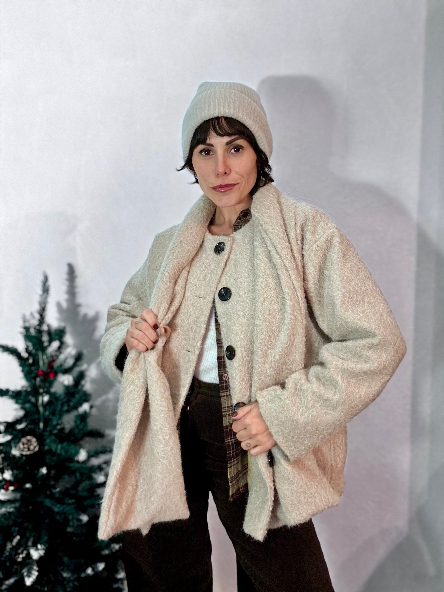 Cappottino con sciarpa panna