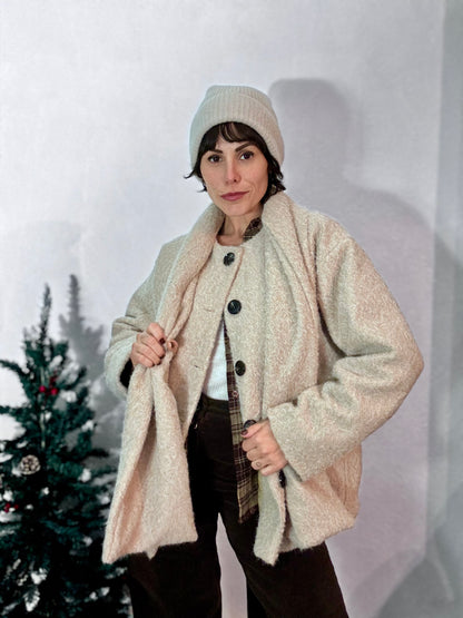 Cappottino con sciarpa panna