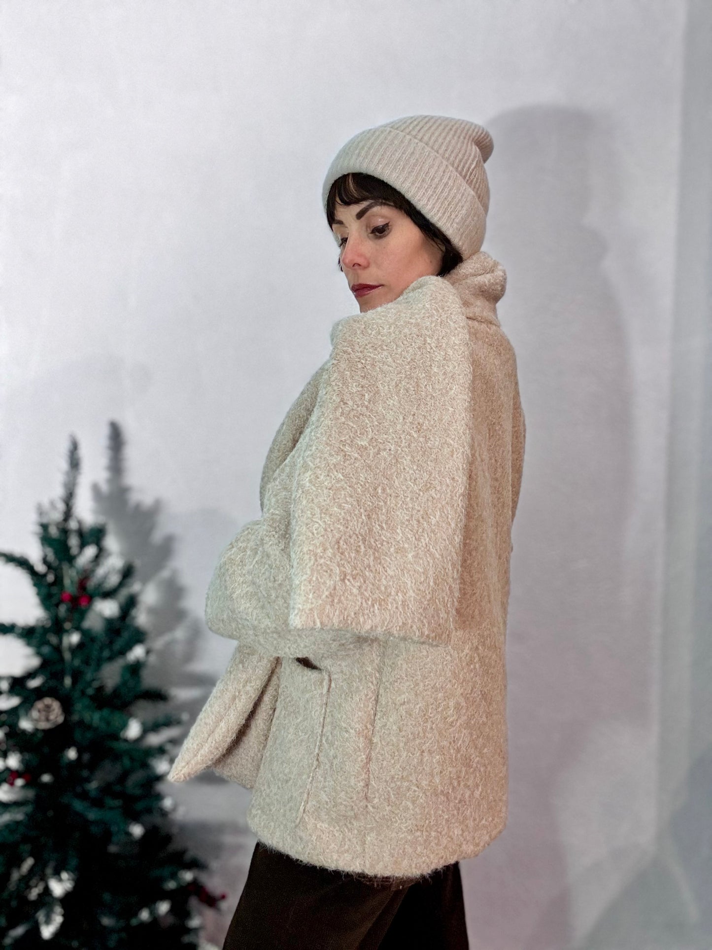 Cappottino con sciarpa panna