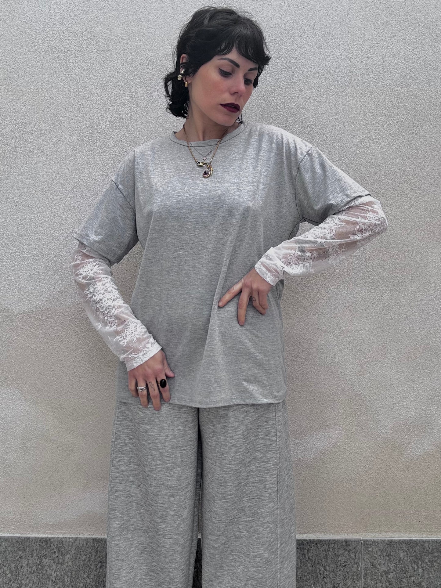 T-shirt manica in pizzo Grigia