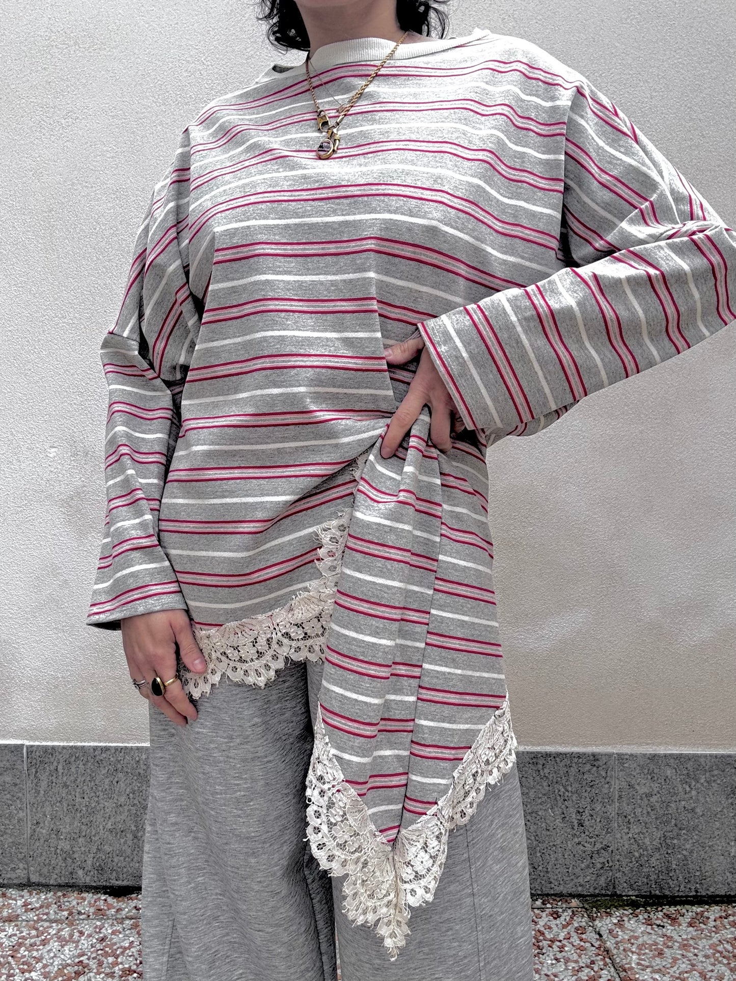 Maglia a righe con pizzo Grigio