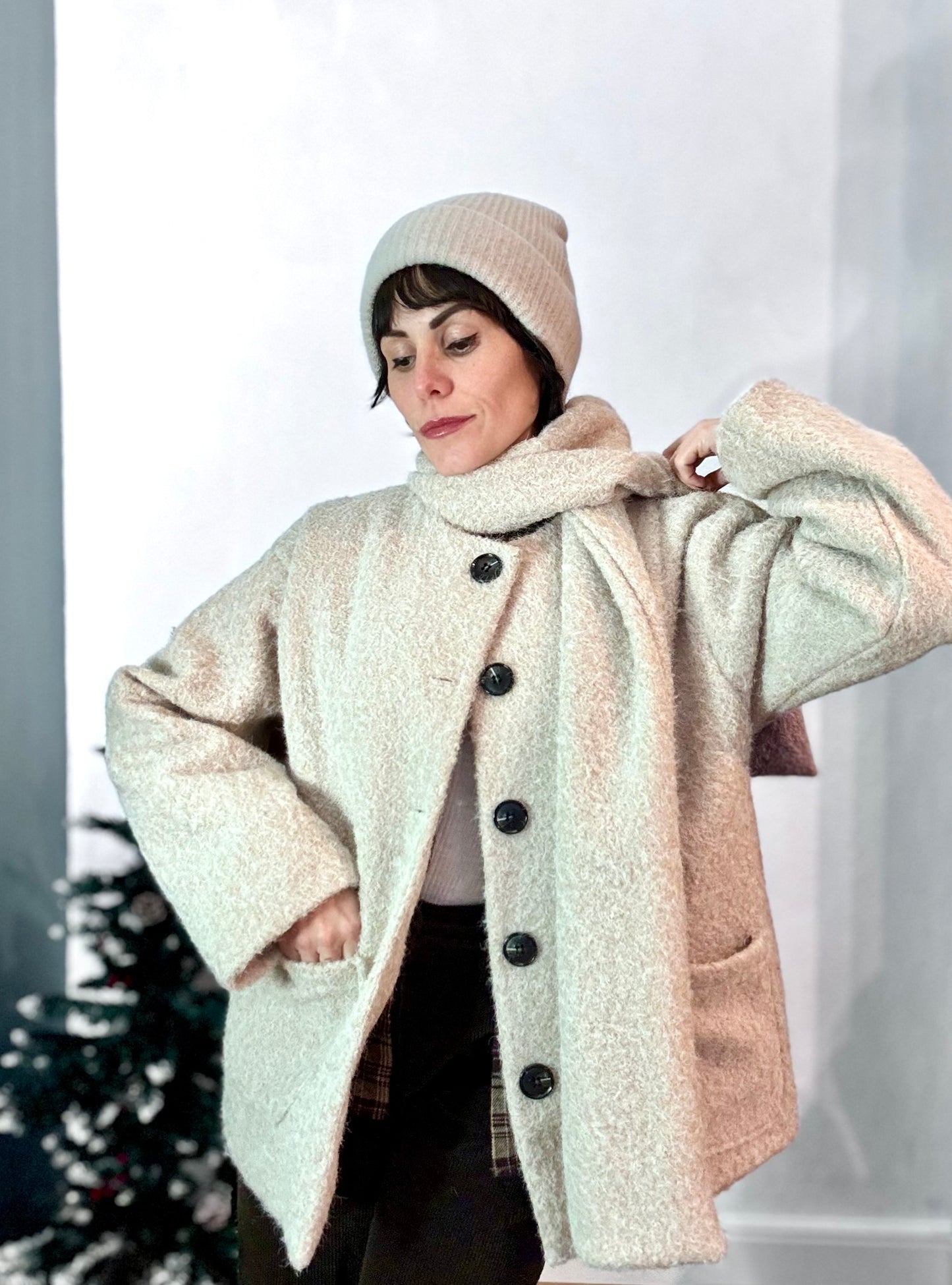 Cappottino con sciarpa panna